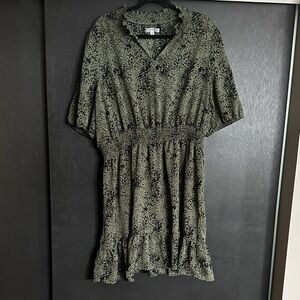 Elegant Black and Green Women's Dress